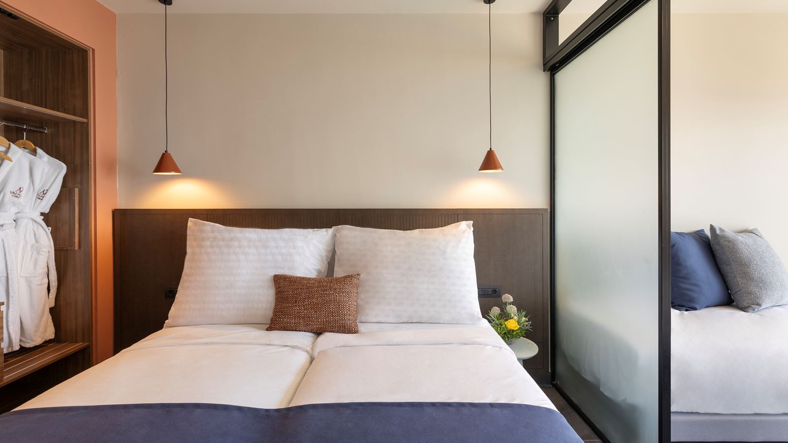 rooms-family-room-with-bunkbed-and-sliding-door-sea-view