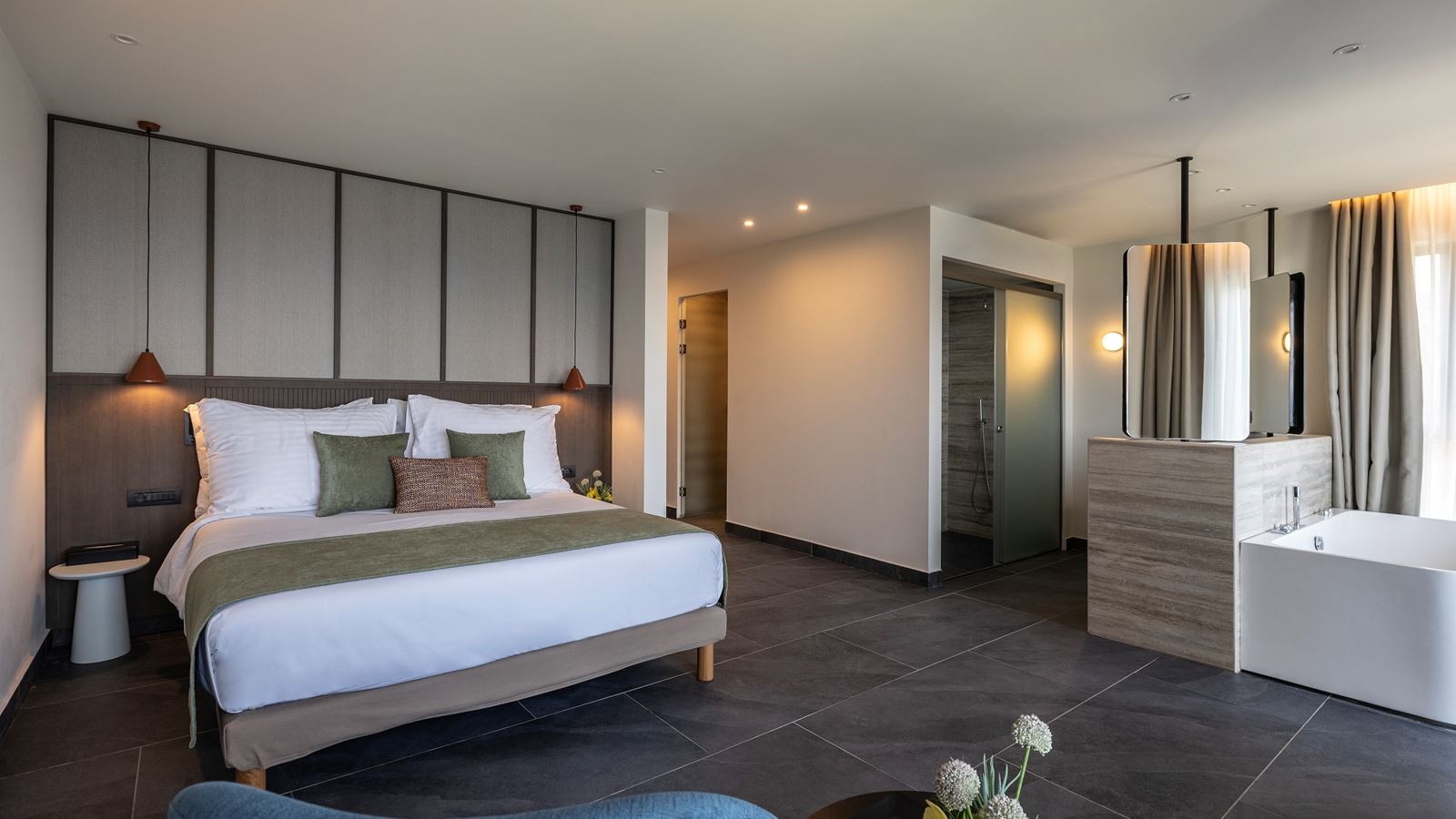 rooms-junior-suite-front-sea-view