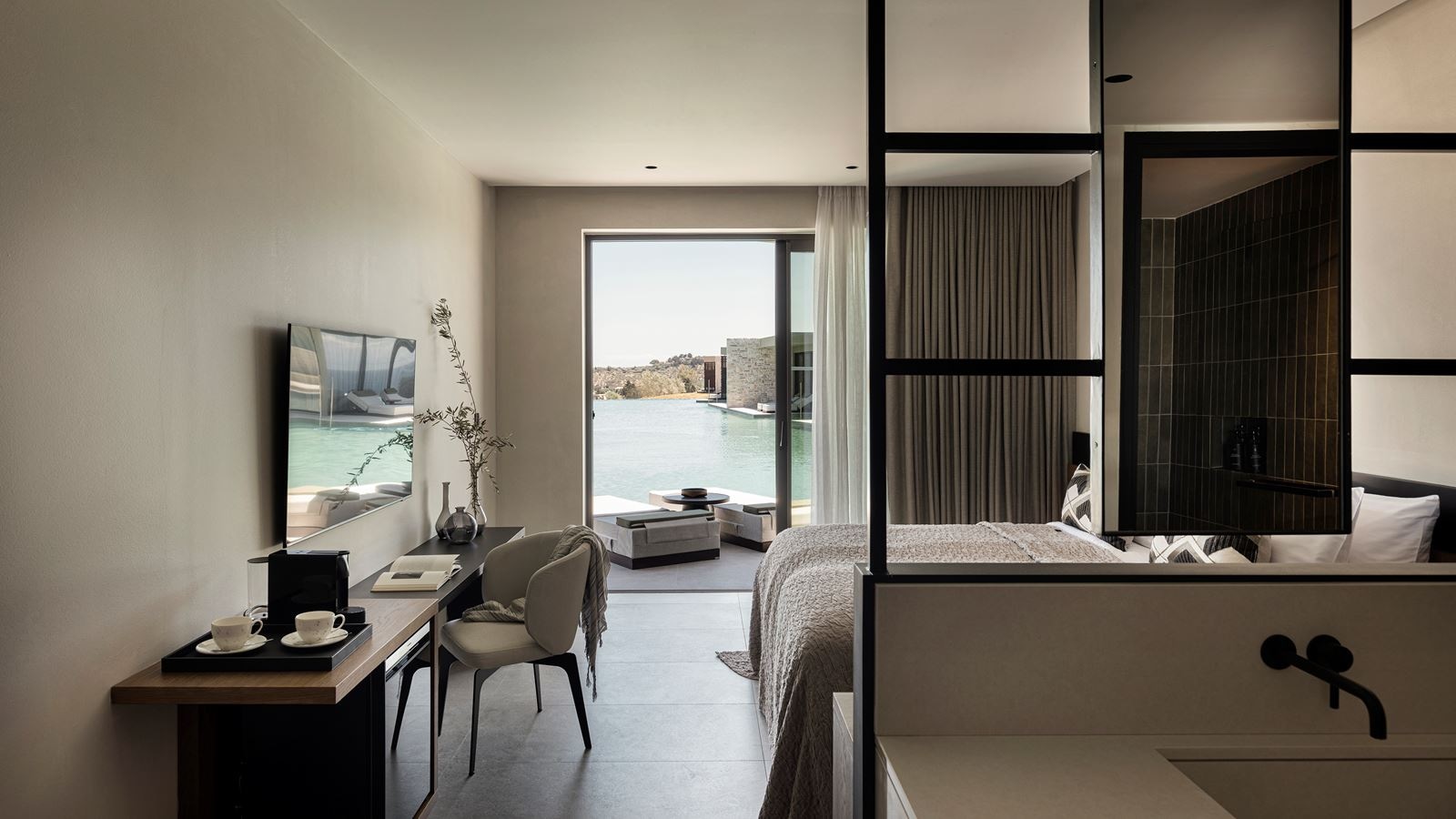 rooms-superior-suite-swim-up