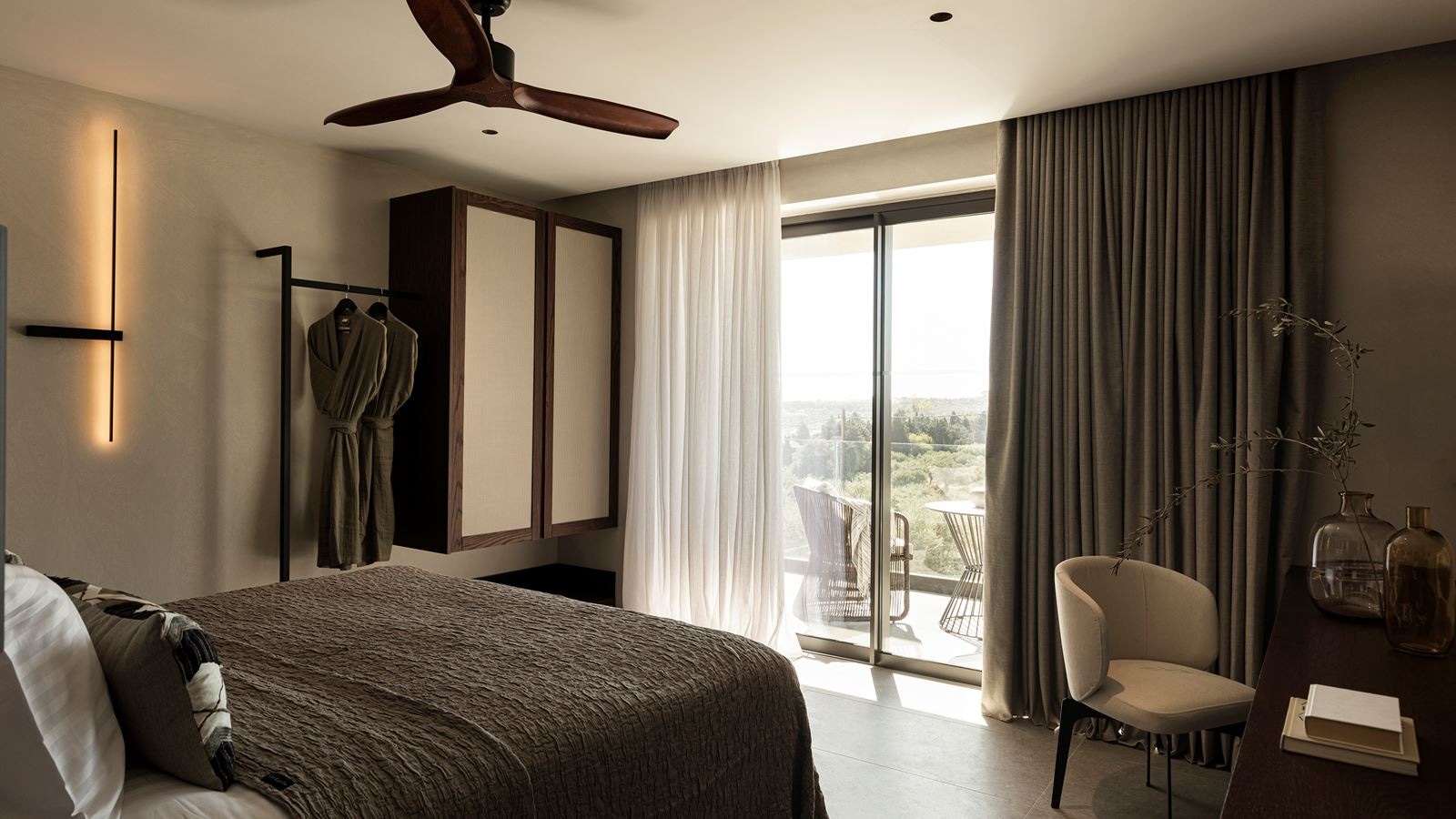 rooms-deluxe-suite-mountain-view