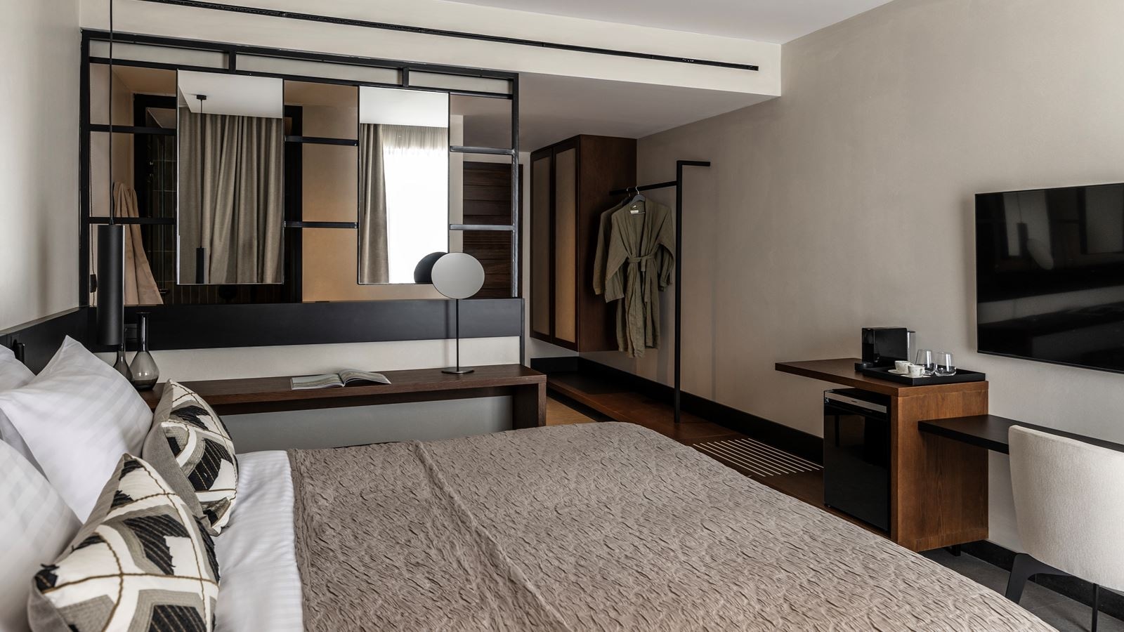 rooms-superior-suite-swim-up-partial-sea-view