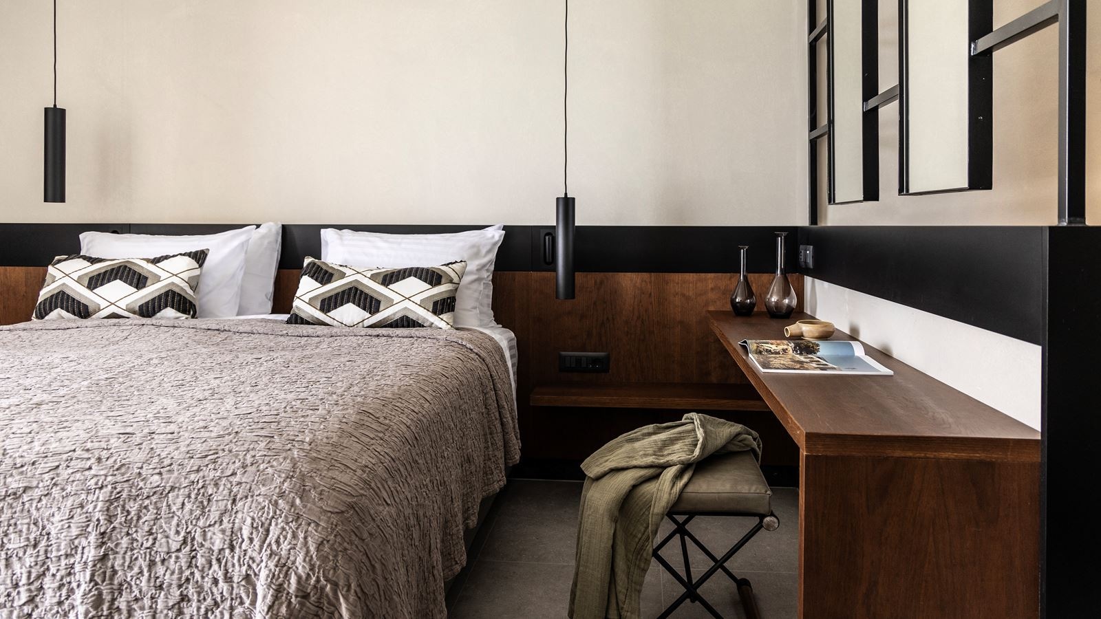 rooms-superior-suite-swim-up-partial-sea-view