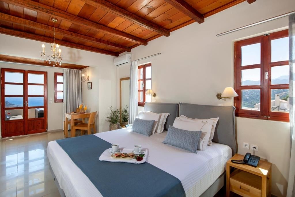 rooms-junior-suite-deluxe-with-outdoor-jacuzzi-panoramic-sea-view