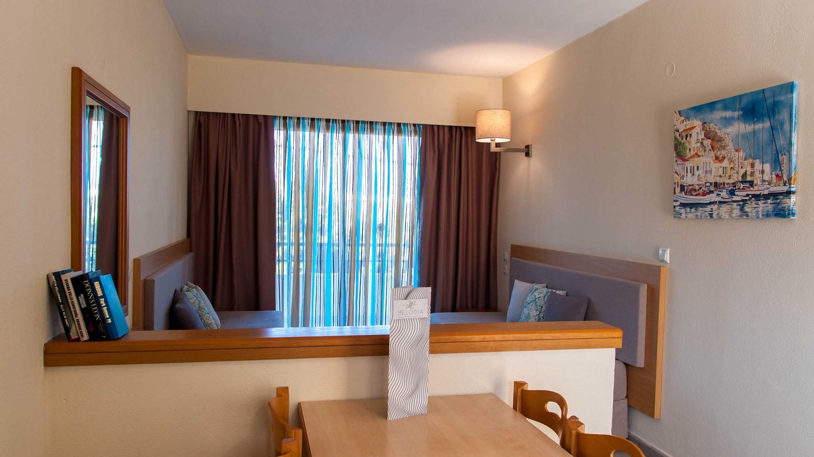 rooms-family-room-1-bedroom-with-balcony