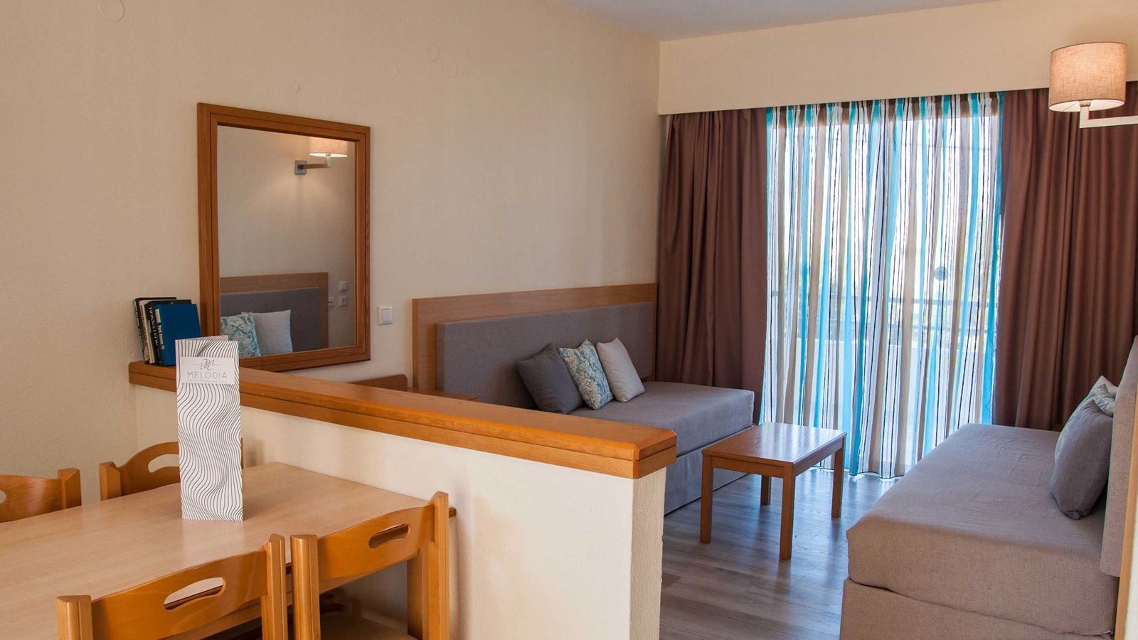 rooms-family-room-1-bedroom-with-balcony