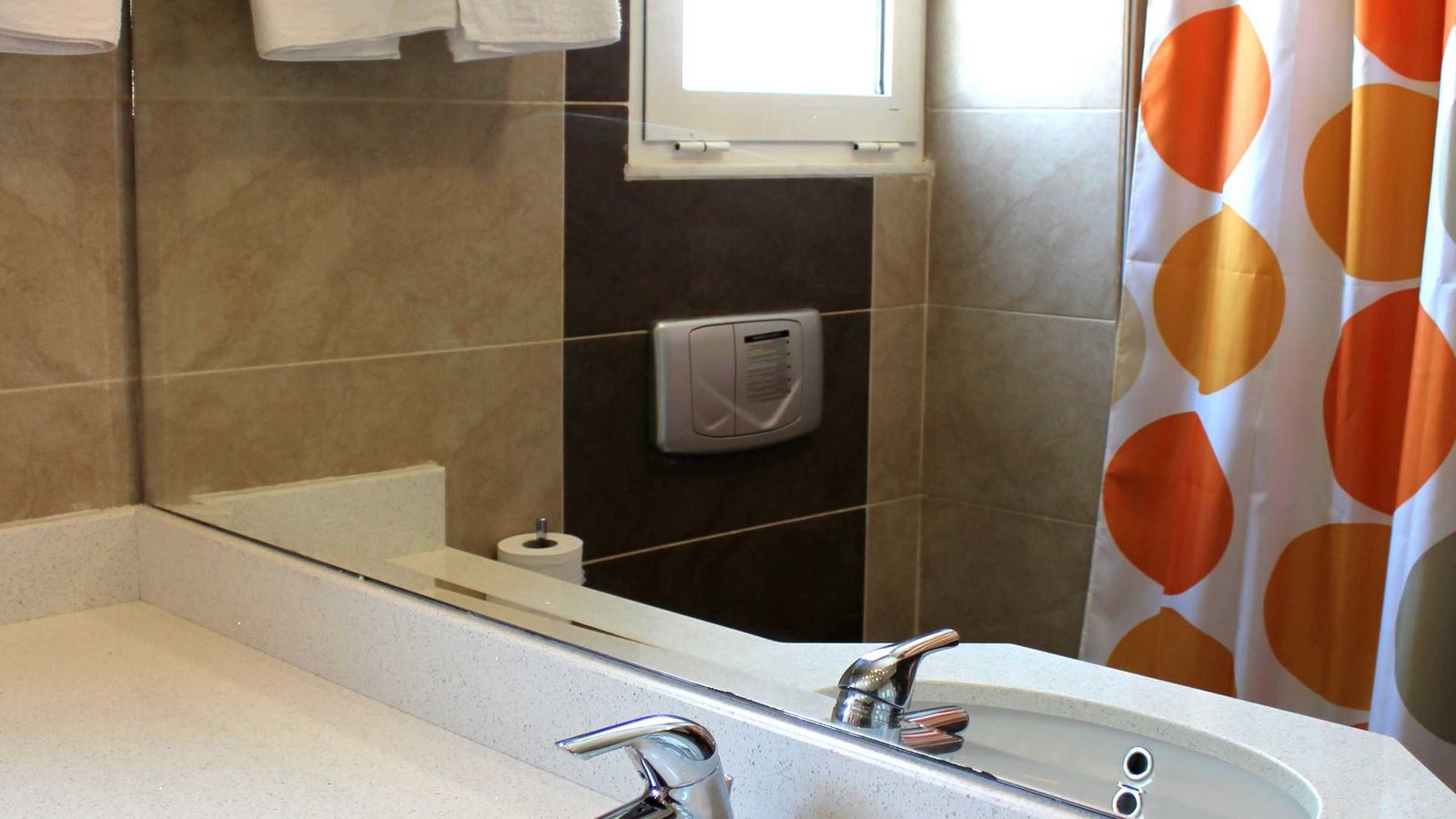 rooms-family-room-1-bedroom-with-balcony