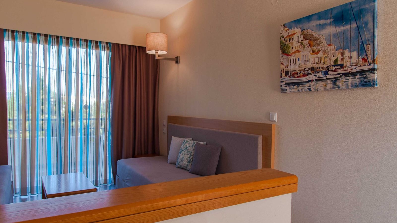 rooms-family-room-1-bedroom-with-balcony