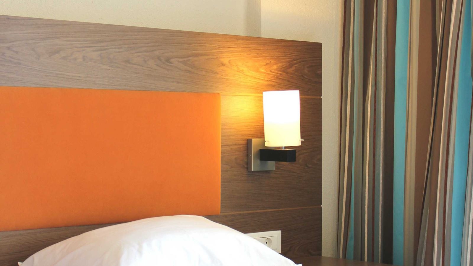 rooms-family-room-1-bedroom-with-balcony