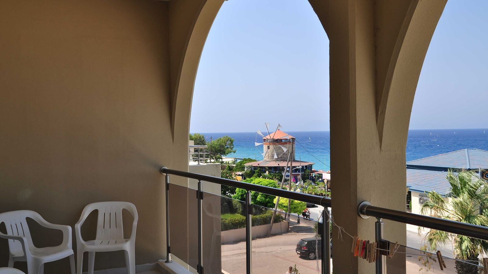 rooms-family-room-1-bedroom-with-balcony