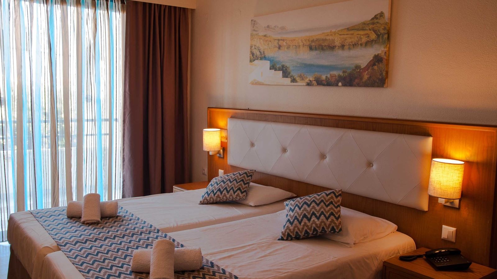 rooms-family-room-1-bedroom-with-balcony