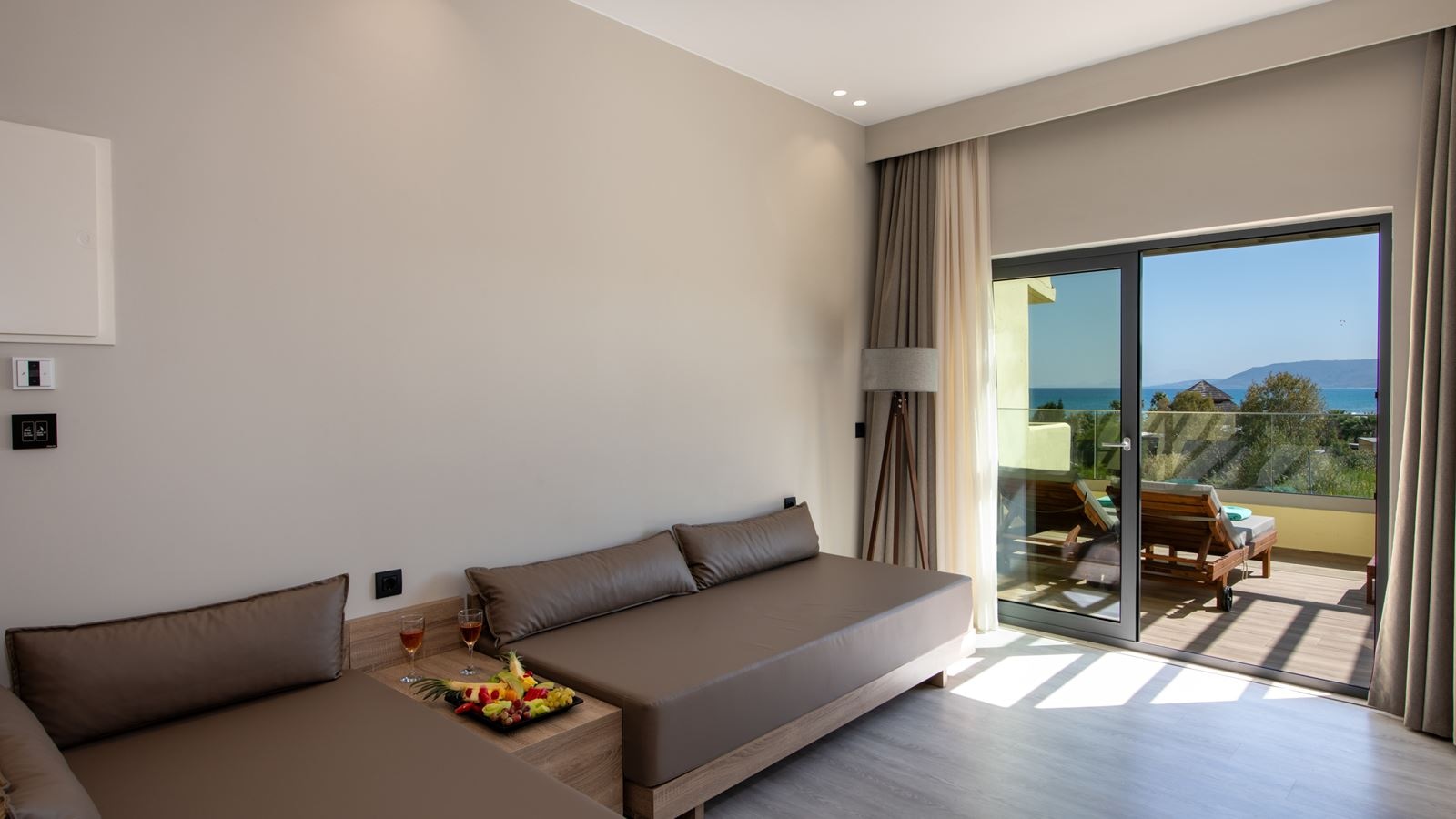 rooms-double-pool-view