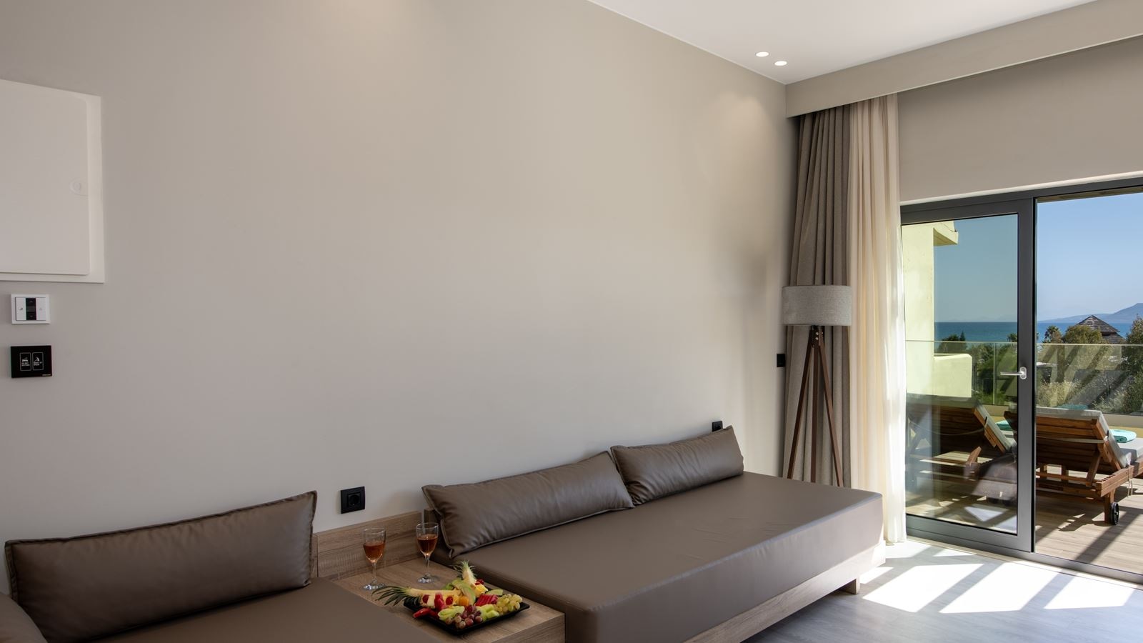 rooms-standard-suite
