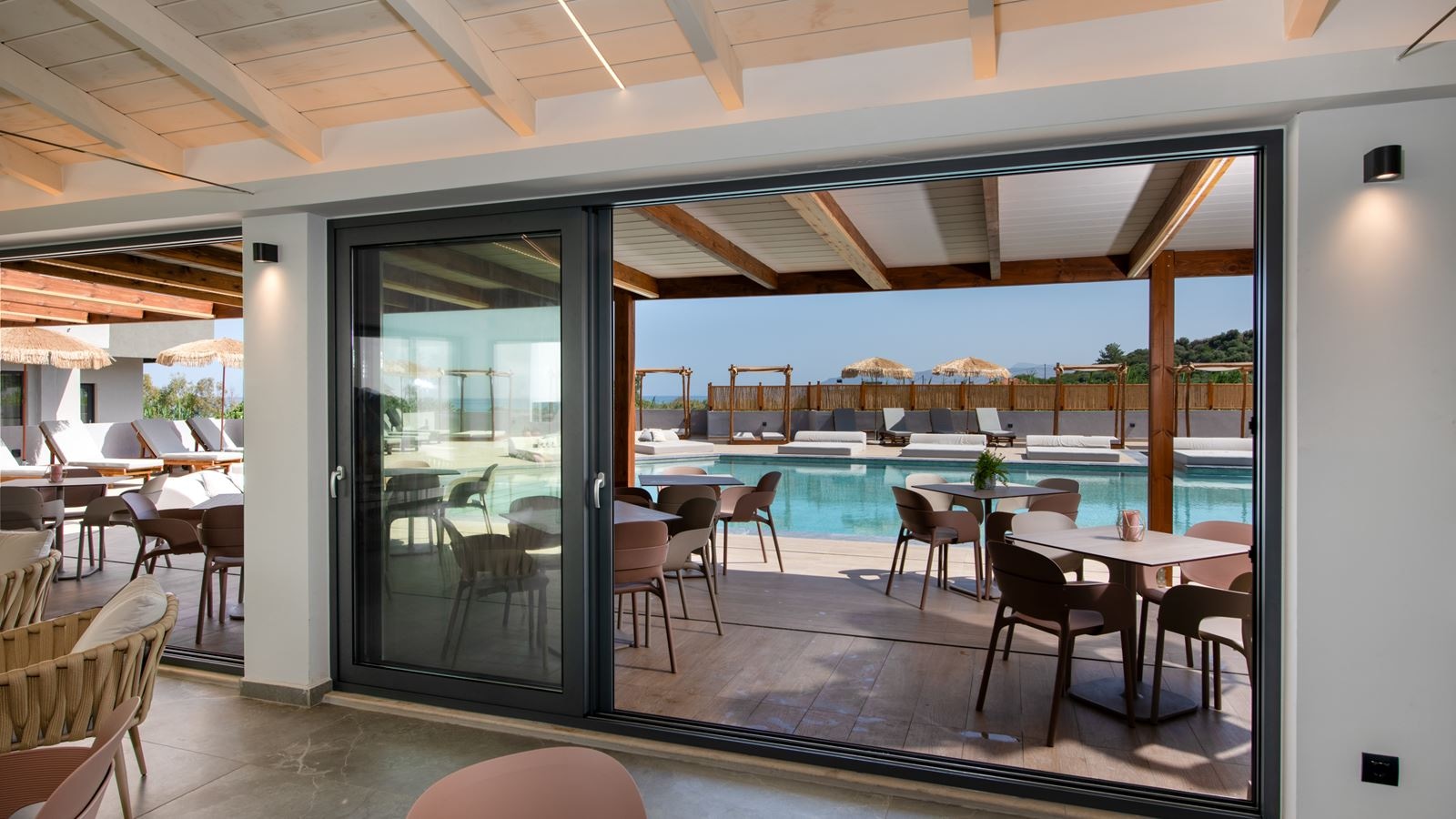 bars-mare-garden-pool-bar