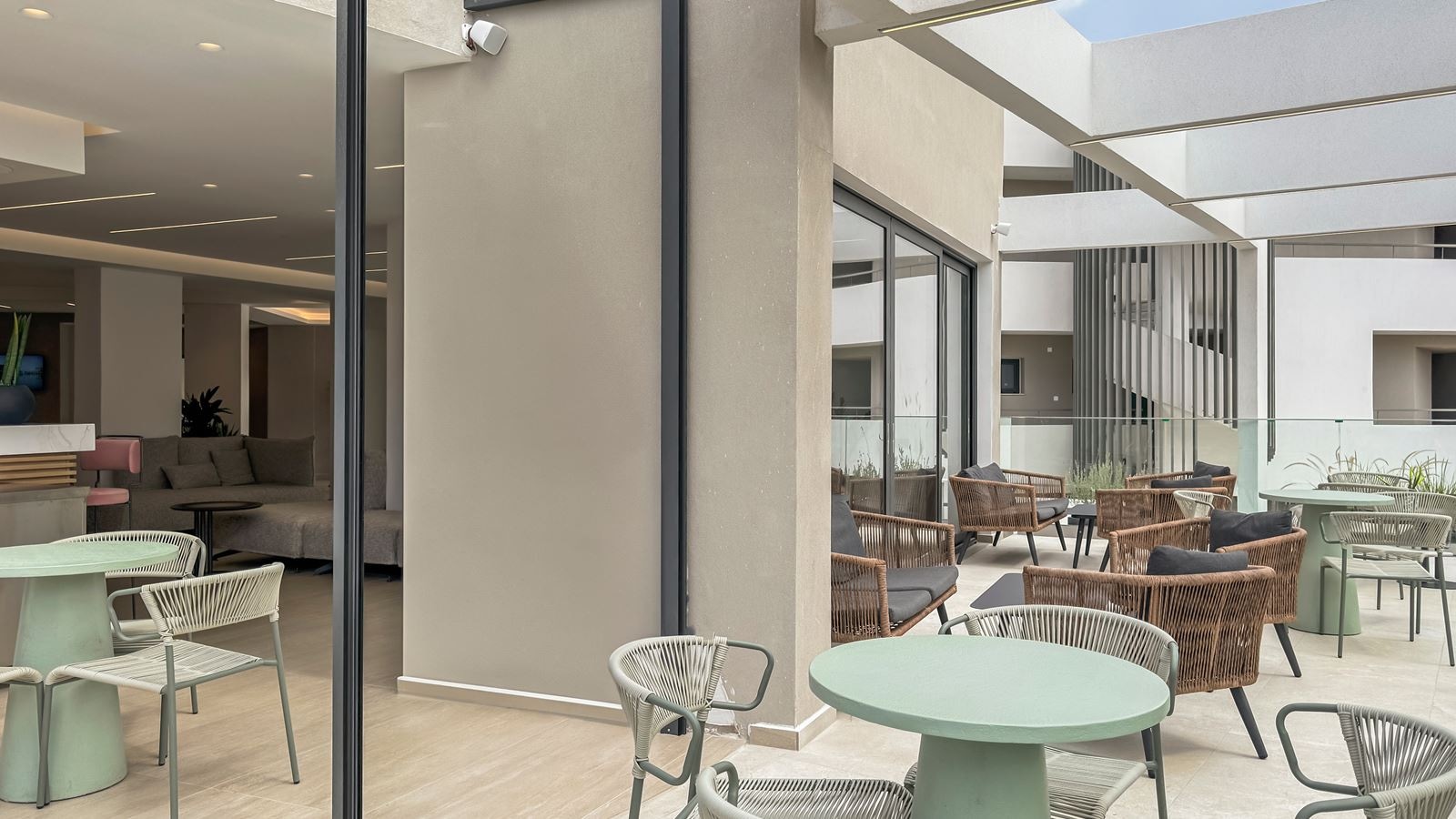 bars-mare-garden-pool-bar