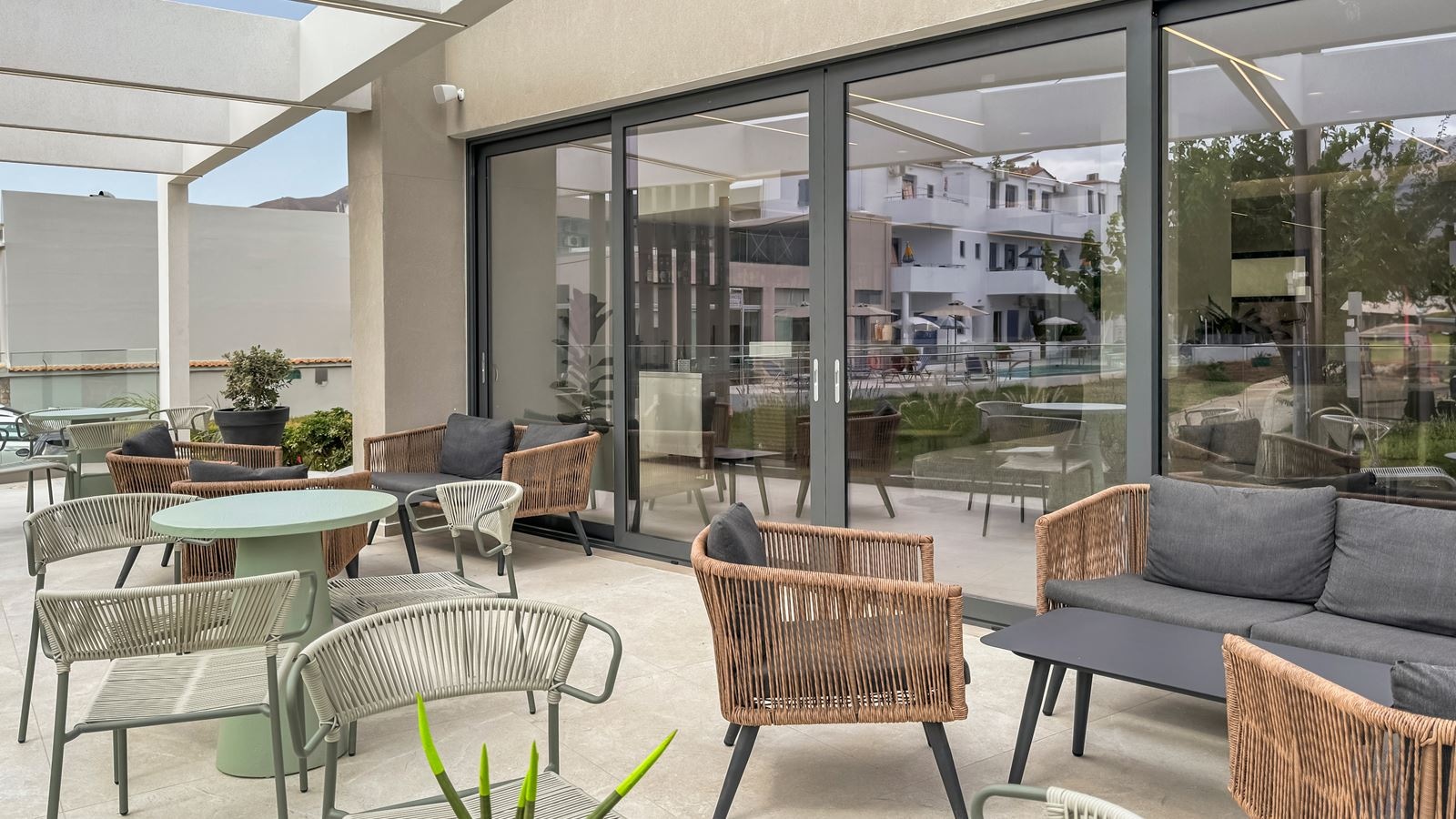 bars-mare-garden-pool-bar