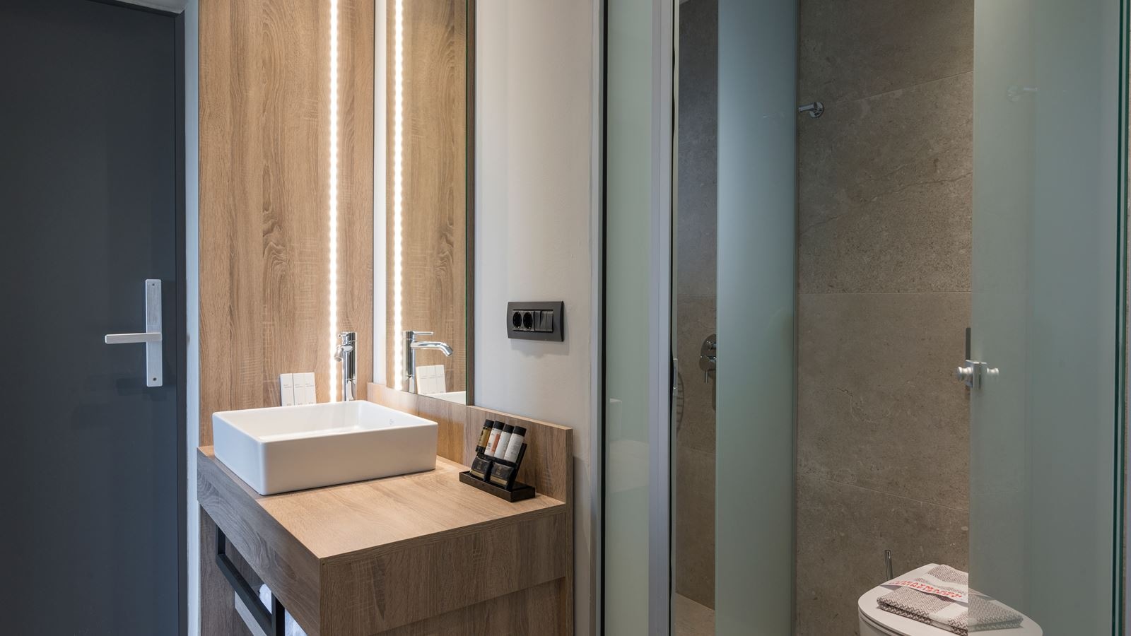 rooms-double-garden-view