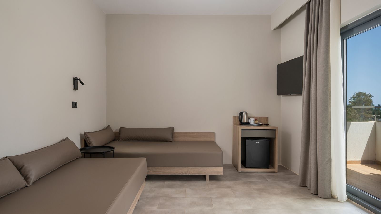 rooms-suite-with-jacuzzi