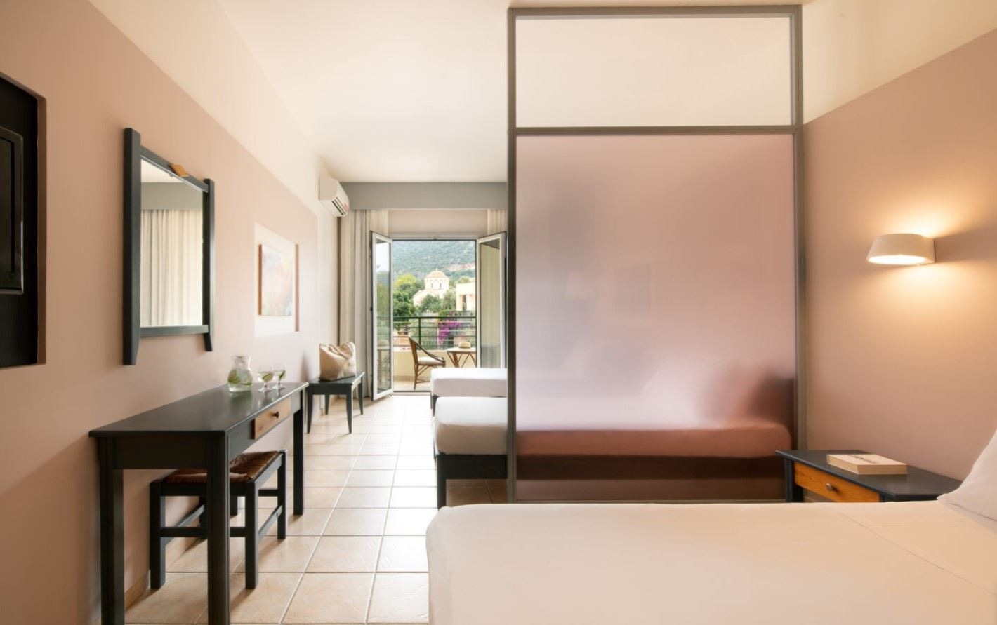 rooms-family-garden-view