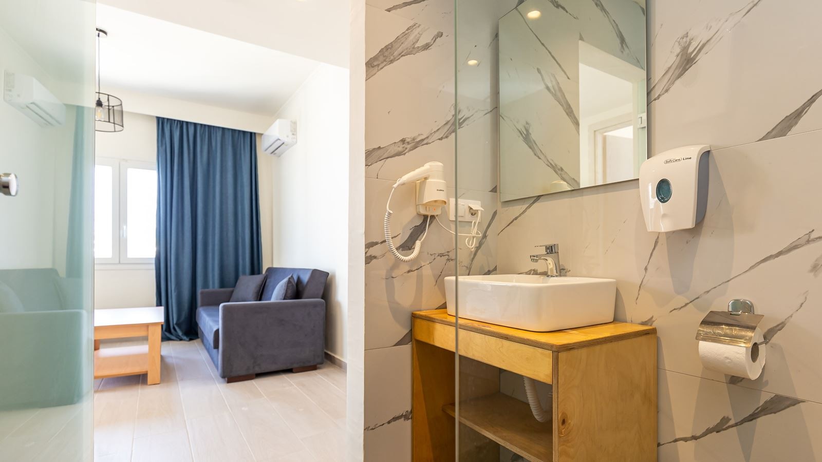 rooms-quadruple-room-seaview-balcony-or-terrace