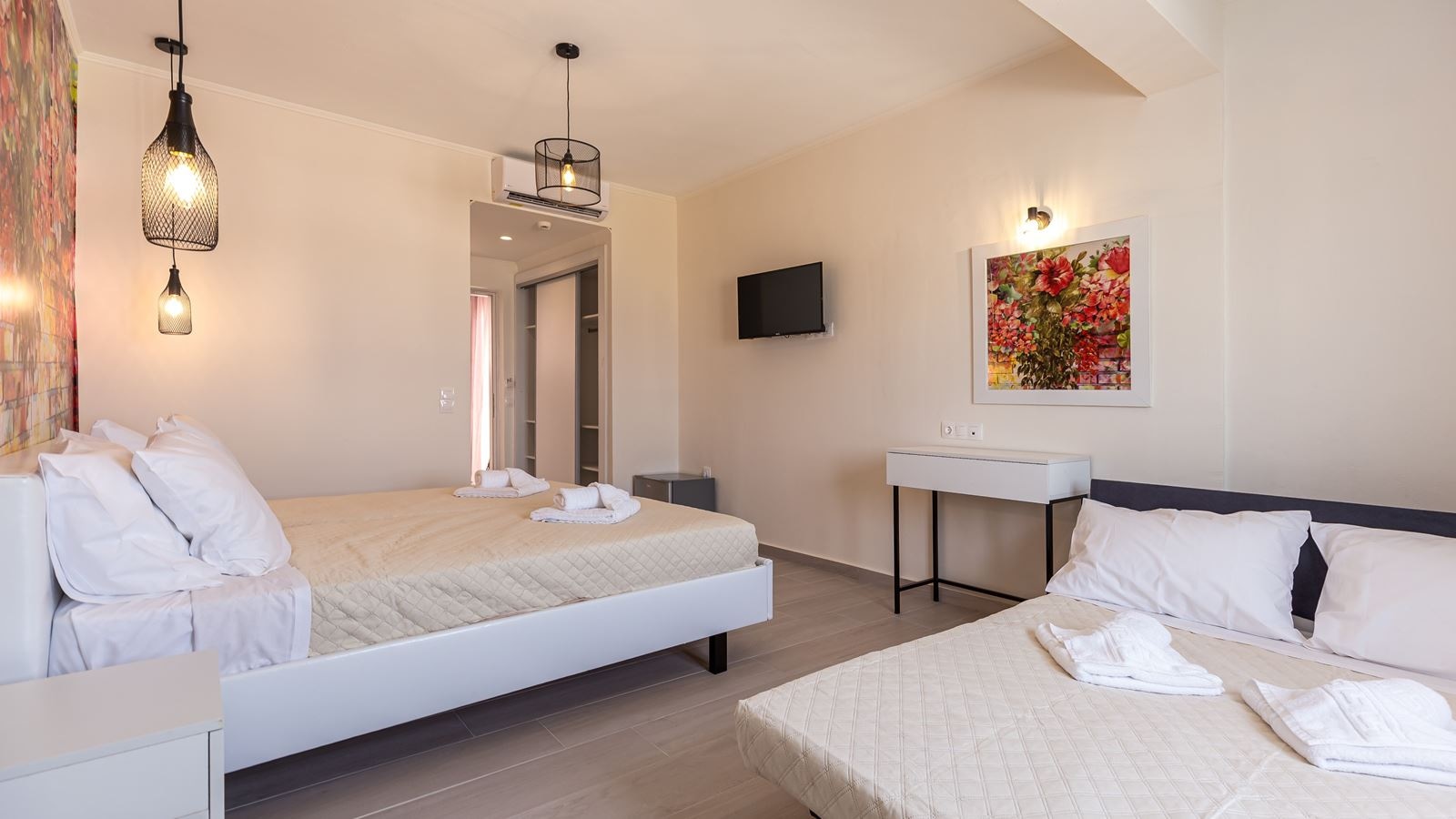 rooms-quadruple-room-seaview-balcony-or-terrace