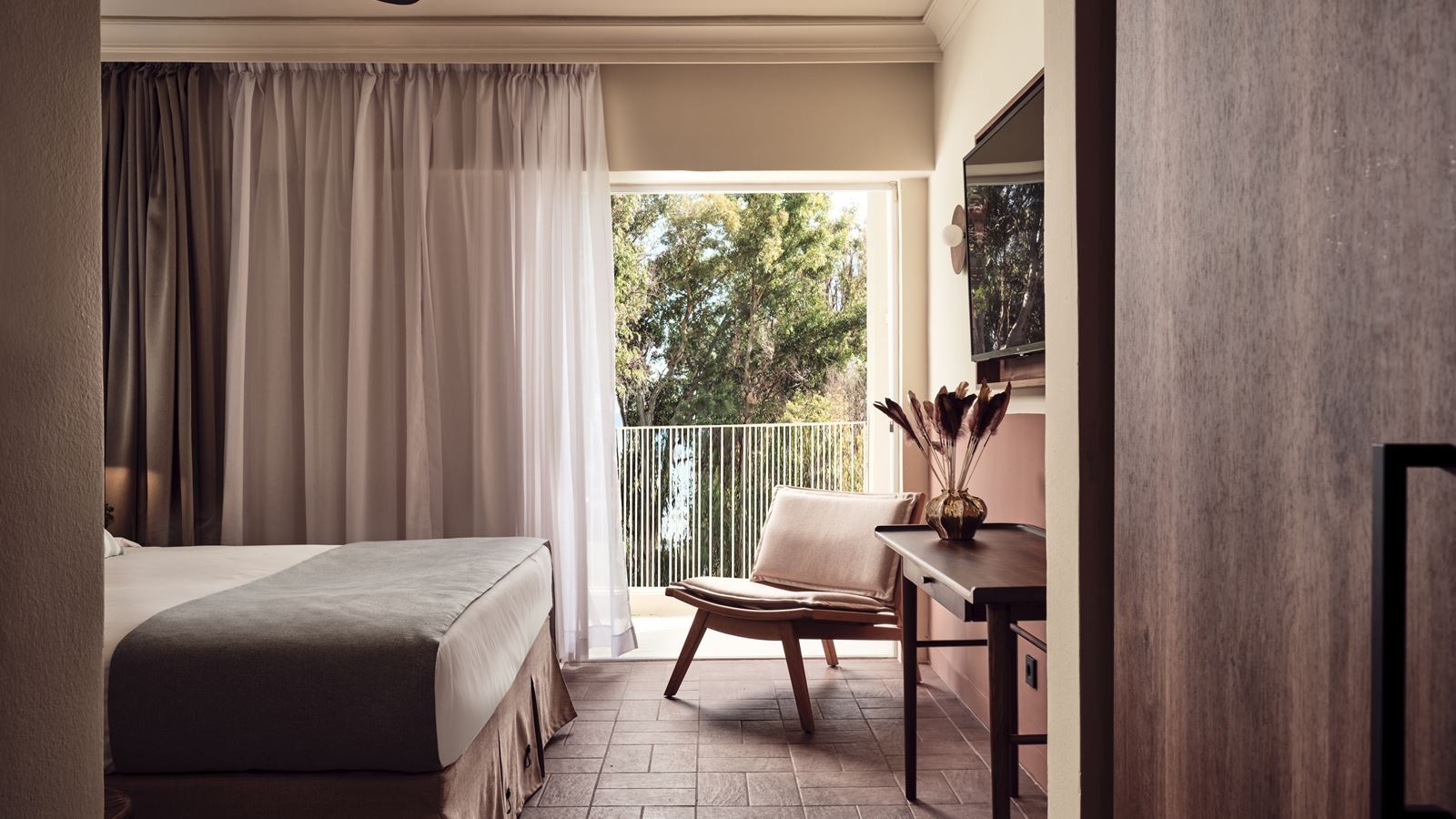 rooms-grand-sapphire-nest