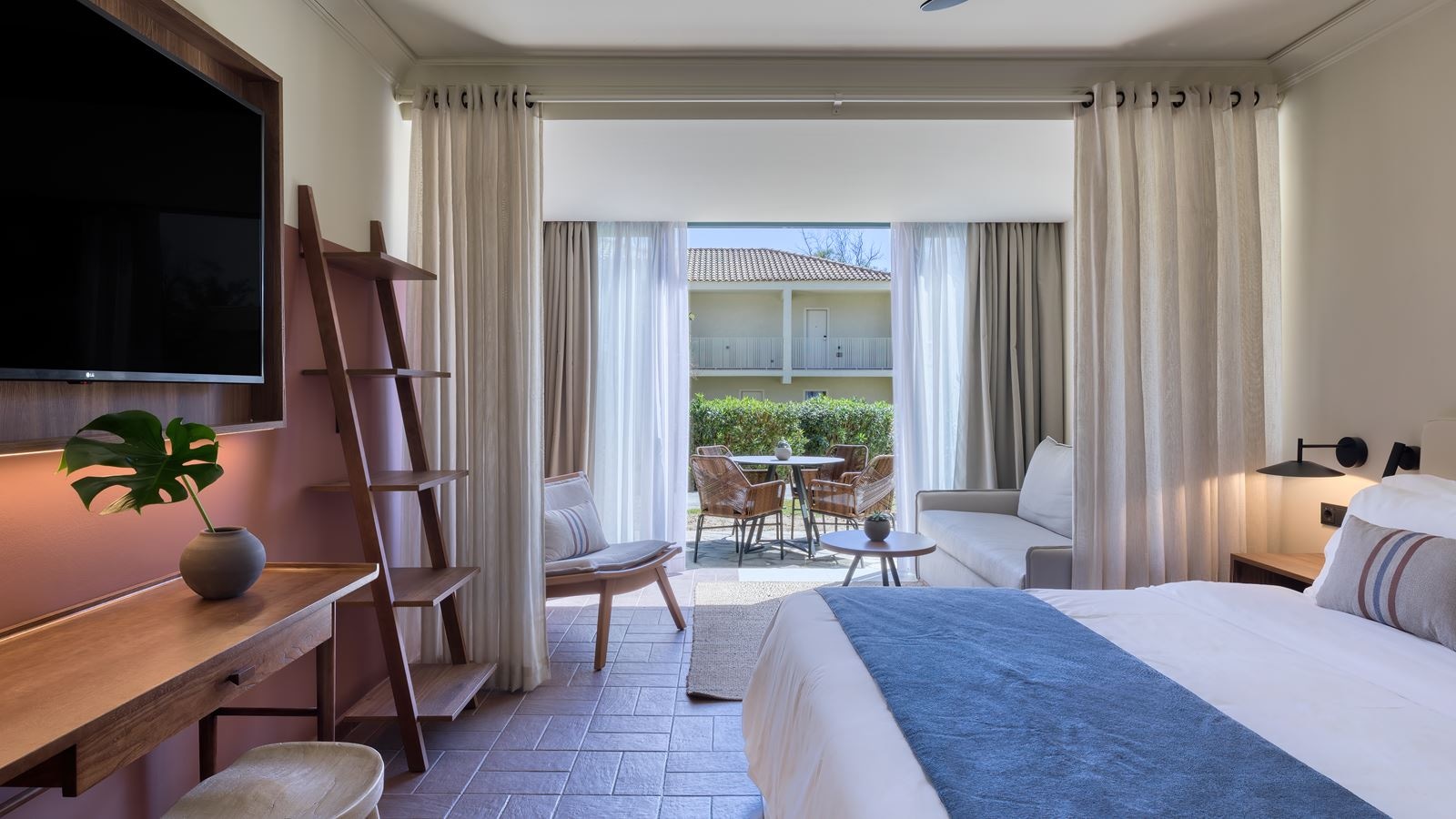 rooms-grand-tropical-cozy-suite