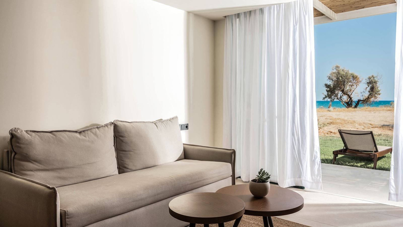 rooms-sapphire-lush-two-bedroom-suite