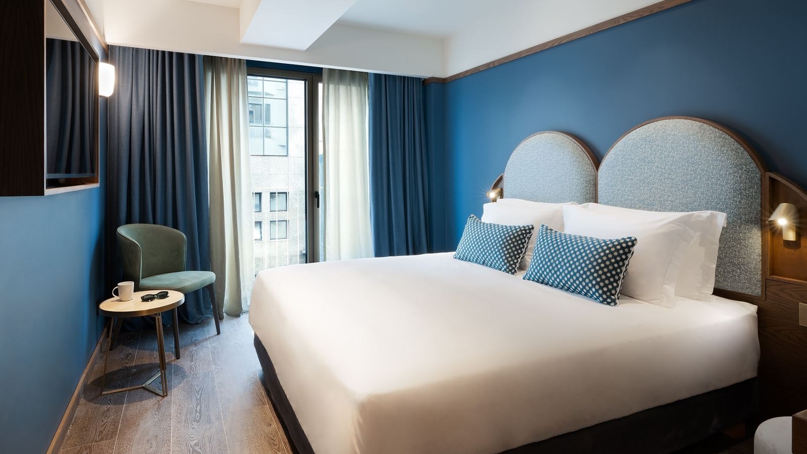 rooms-luxury-room-city-view-balcony-or-terrage