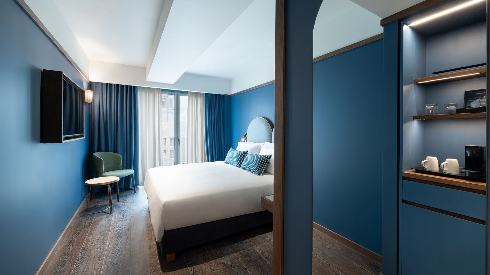 rooms-executive-room-city-view-balcony-or-terrace