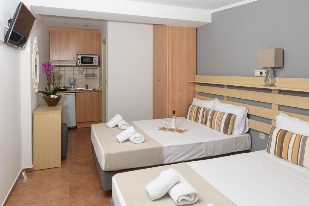 rooms-room-family-ground-floor-mountain-view-balcony-or-terrace