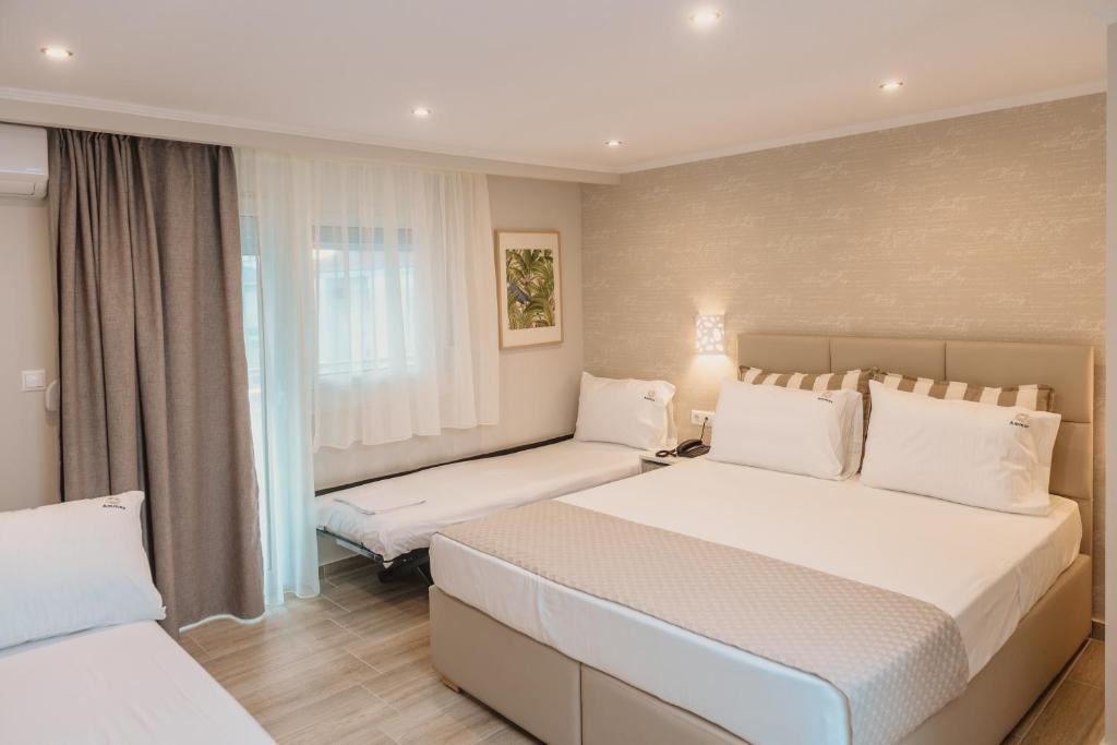 rooms-family-deluxe-room-balcony-or-terrace