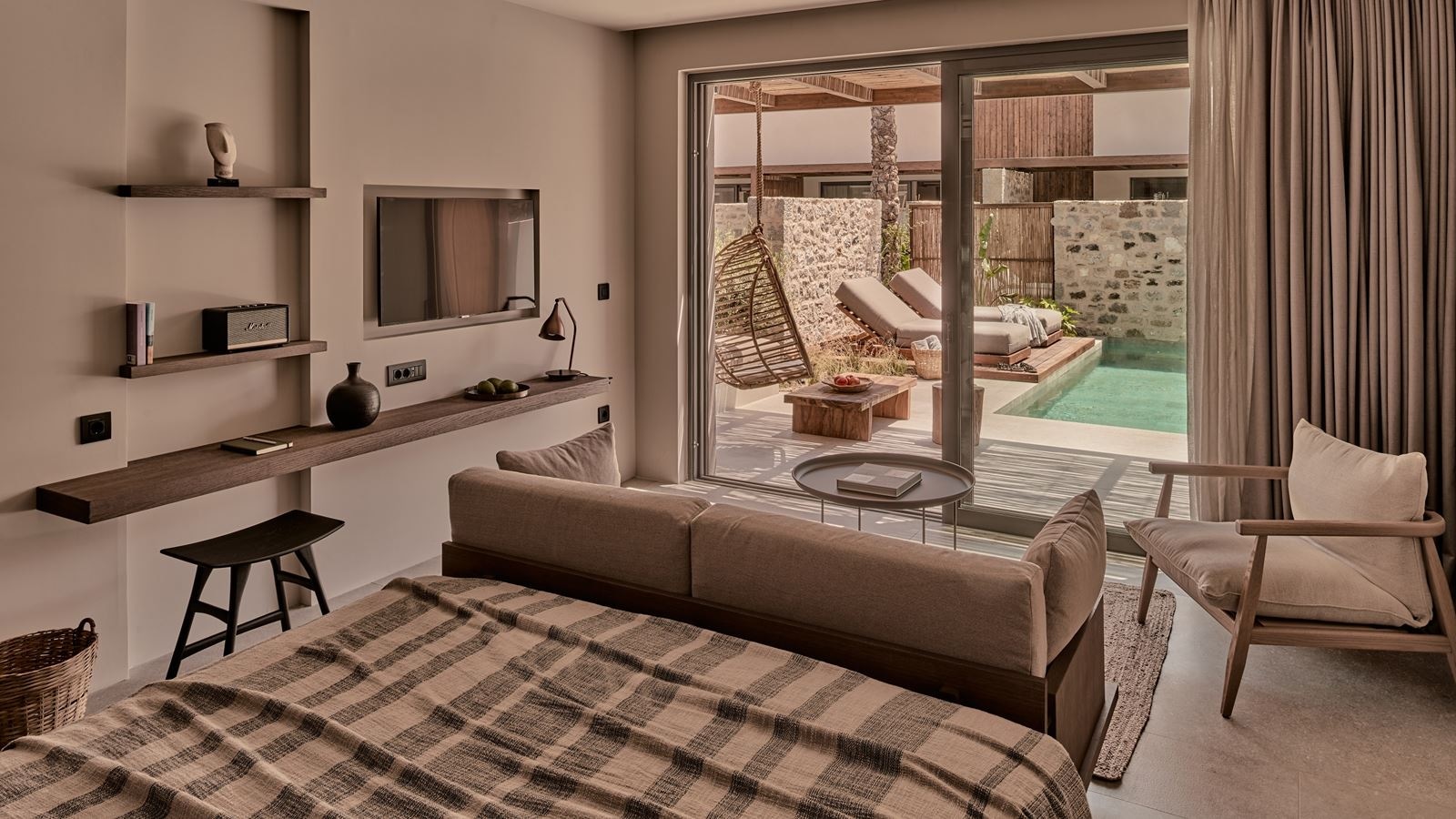 rooms-private-pool-suite