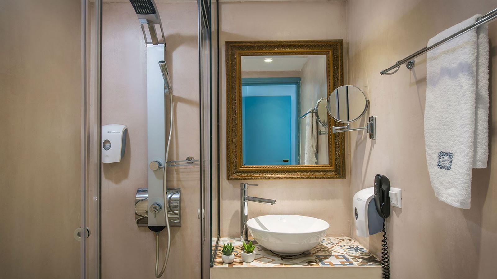 rooms-room-deluxe-double-landview-balcony