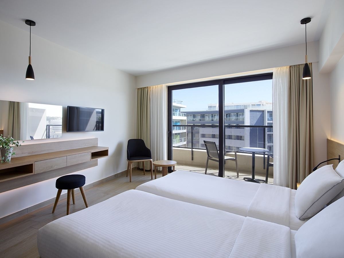 rooms-room-superior-double-land-view