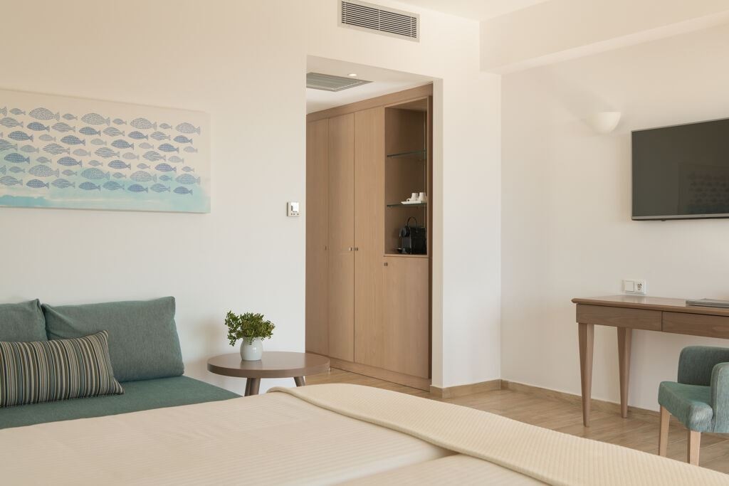 rooms-junior-suite-private-pool-garden-or-mountain-view