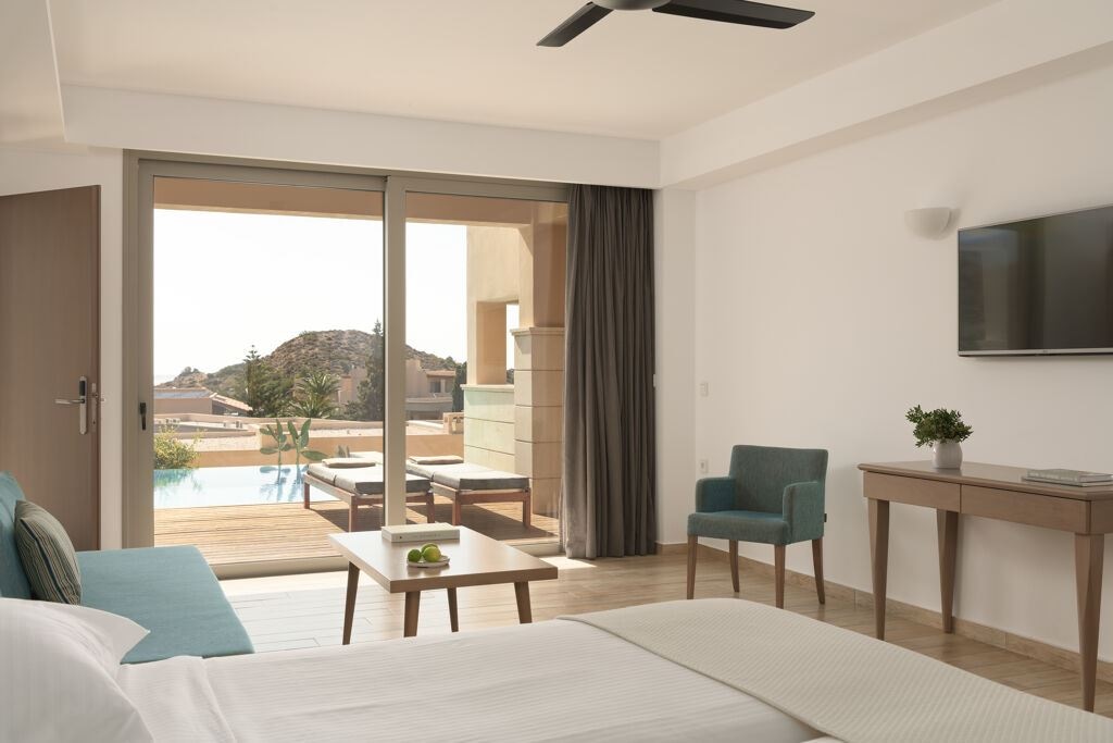 rooms-junior-suite-private-pool-sea-view