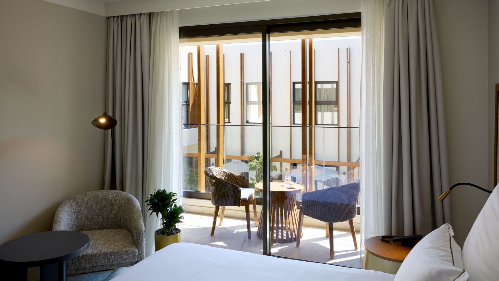 rooms-atrium-escape-double-room