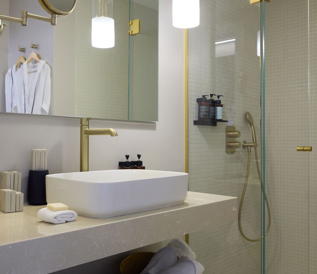 rooms-infinite-sea-view-escape