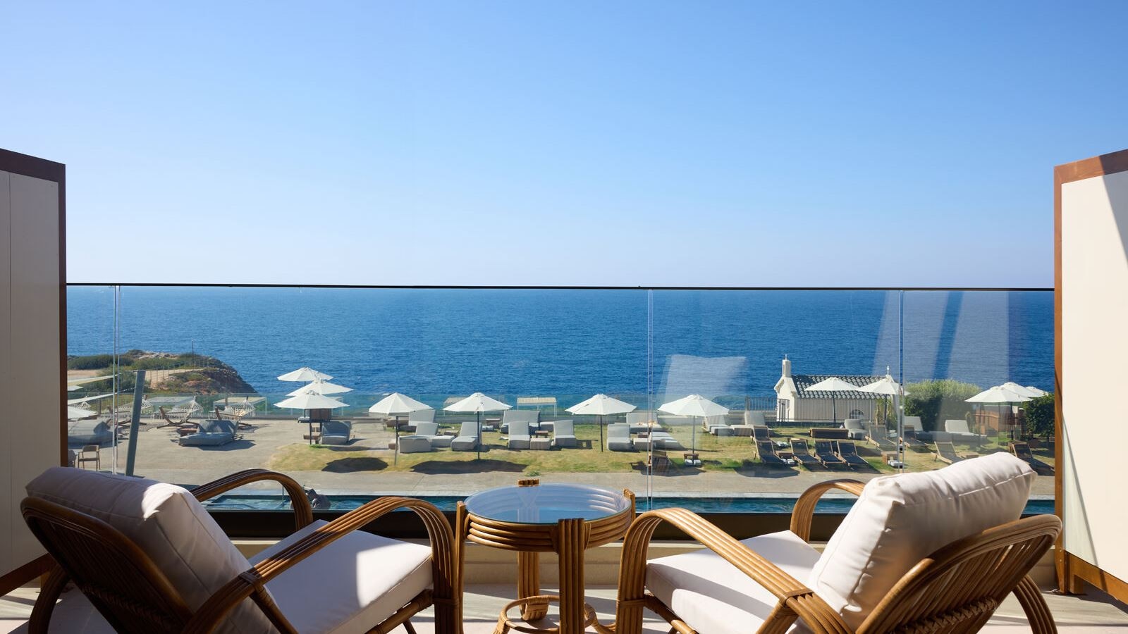 rooms-infinite-sea-view-escape