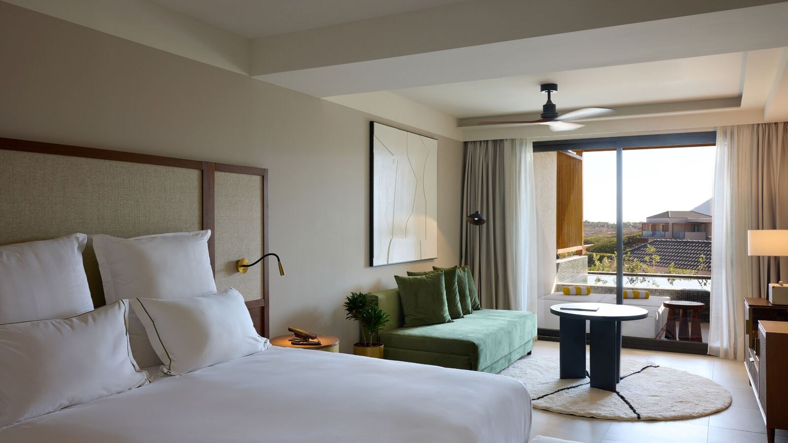 rooms-horizon-open-plan-suite-with-plunge-pool-l