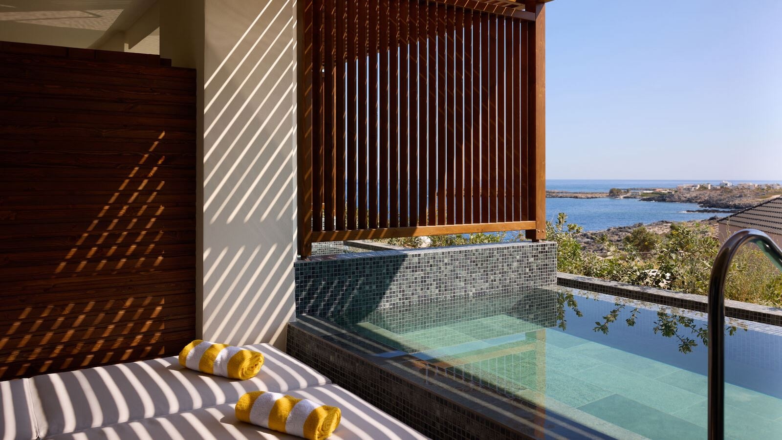 rooms-horizon-open-plan-suite-with-plunge-pool-l