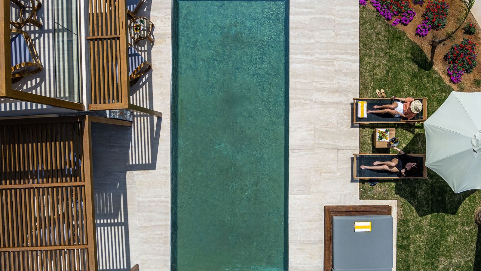 rooms-tropical-open-plan-suite-with-shared-pool