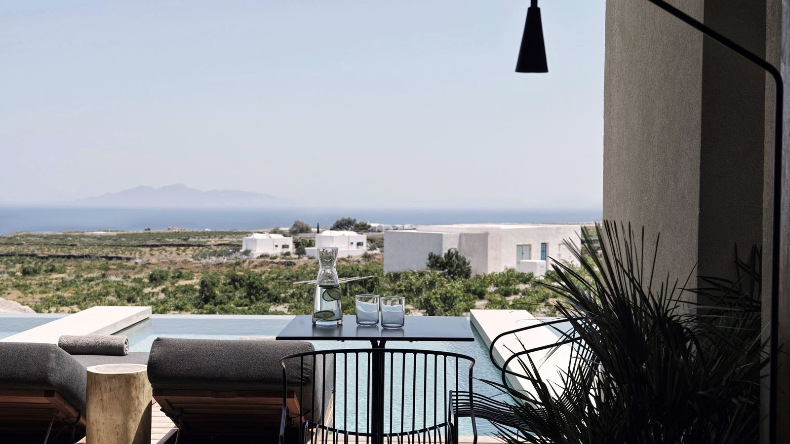 rooms-santorini-king-bed-seaview-with-private-pool-room