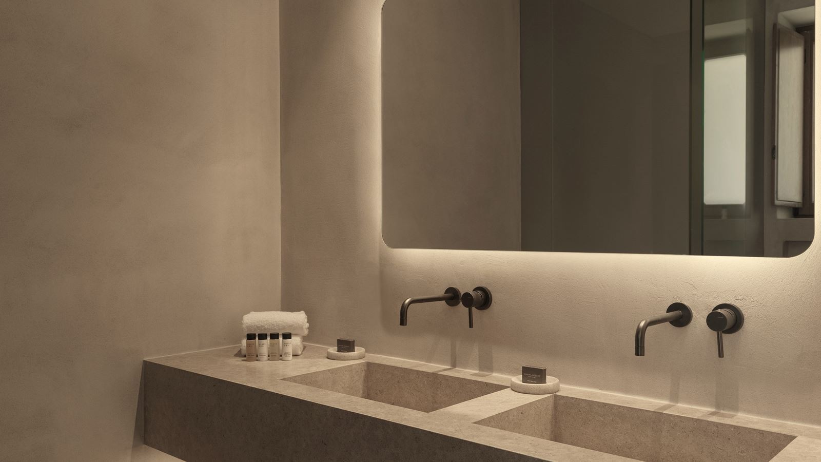 rooms-junior-suite-seaview-with-jacuzzi