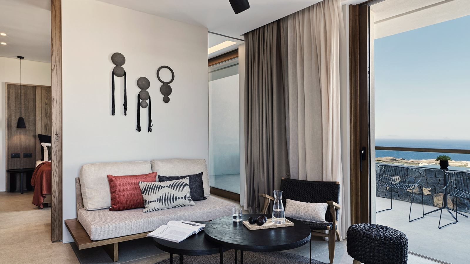 rooms-lava-suite-seaview-with-jacuzzi