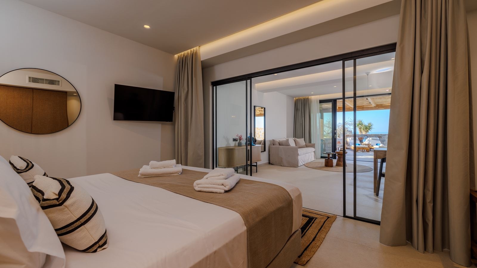 rooms-deluxe-suite-with-private-pool