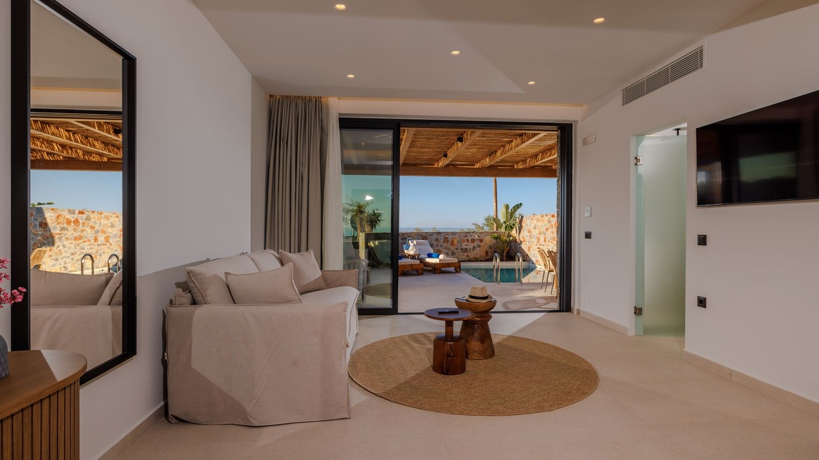 rooms-deluxe-suite-with-private-pool