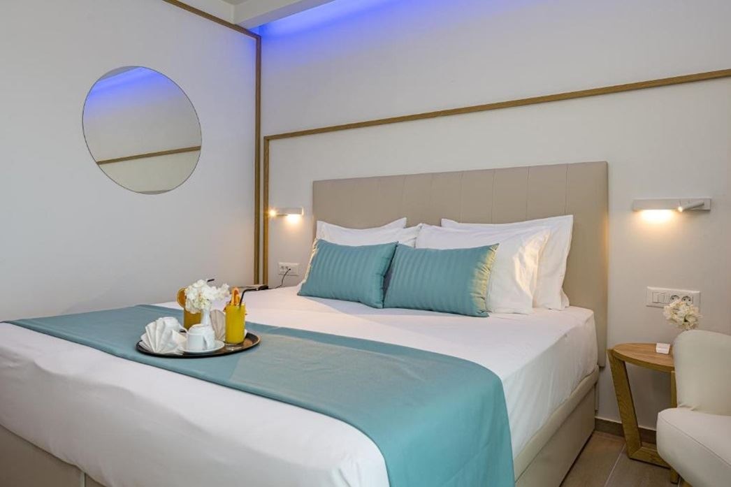 rooms-deluxe-twindouble-with-sea-view-and-sundeck