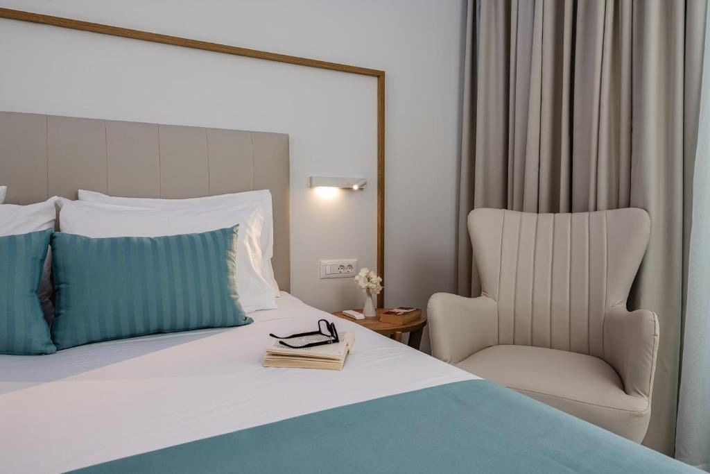 rooms-deluxe-twindouble-with-sea-view-and-sundeck