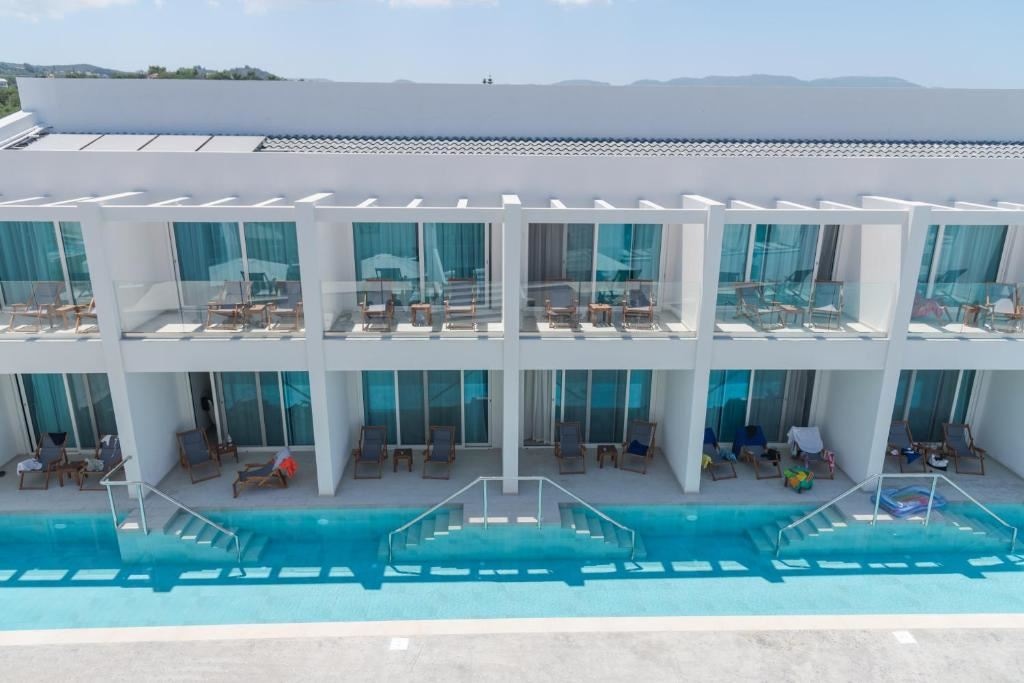 rooms-deluxe-twindouble-room-with-sharing-pool-and-pool-view